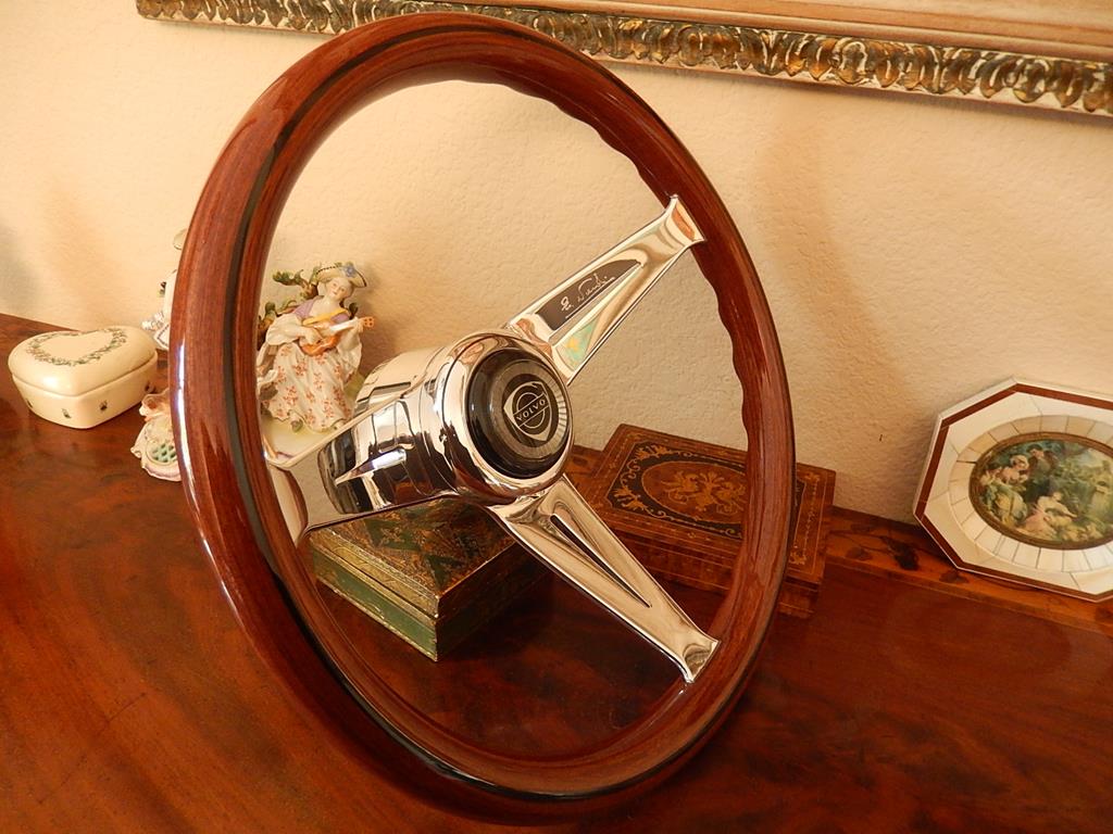  12 Volvo Steering Wheel